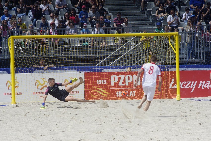 Beach Soccer: Porażka Polski z Francuzami i... wygrana w...