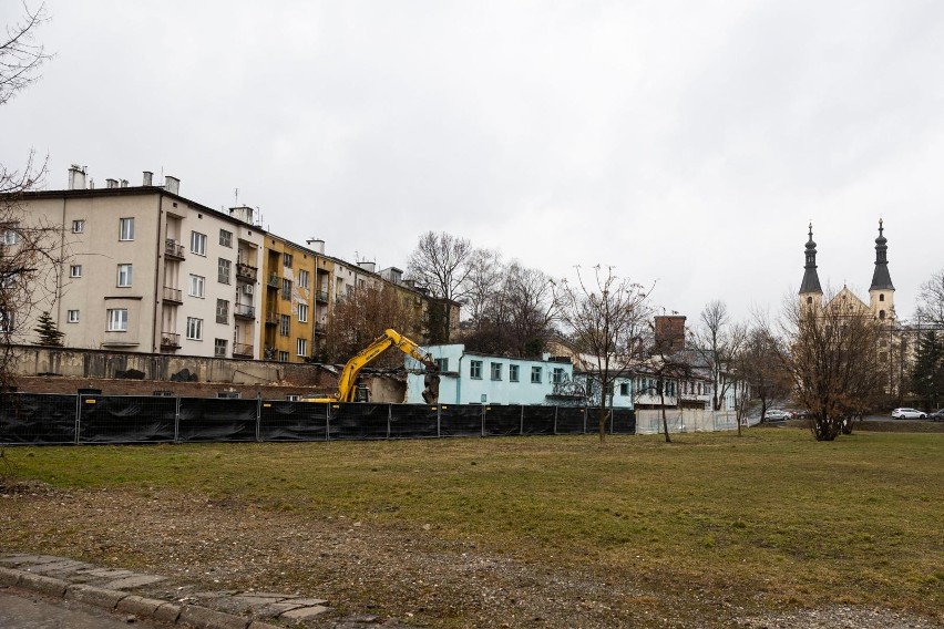 Kraków. Rozbiórka Wesołej stała się faktem. Wjechał ciężki sprzęt. Miasto odpowiada