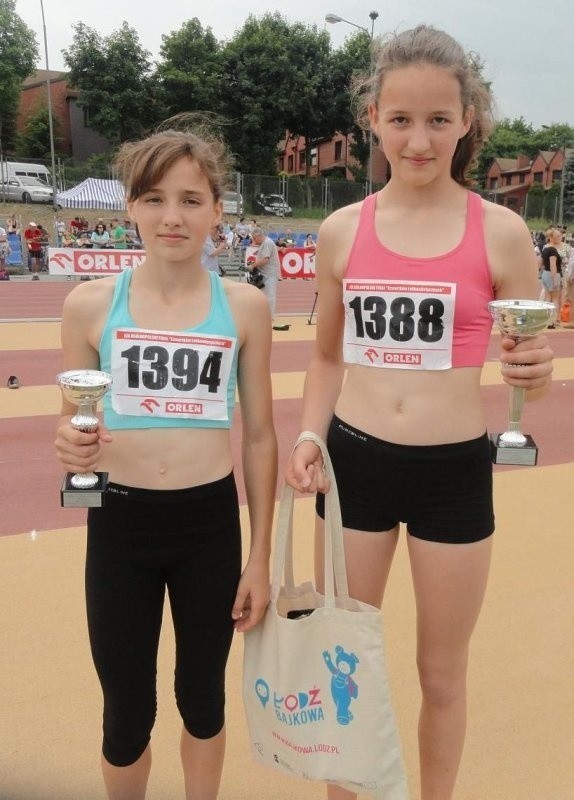 Karolina Gromada (z prawej) zdobyła srebrny medal na 600 metrów, a jej siostra Wiktoria w tej samej konkurencji wywalczyła &#8222;brąz&#8221;. 