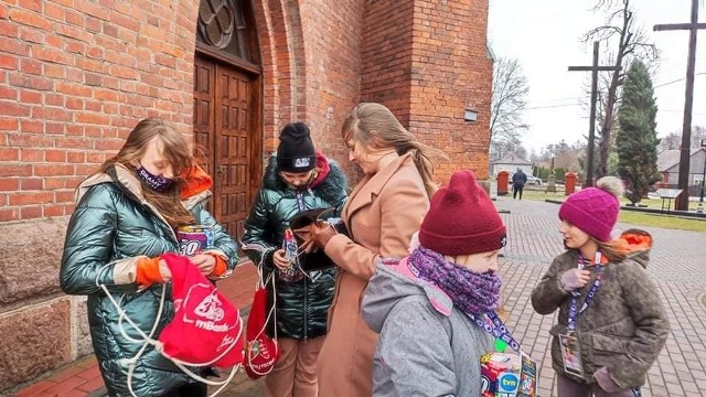 Wolontariusze zbierali pieniądze we wszystkich gminach powiatu lipskiego.