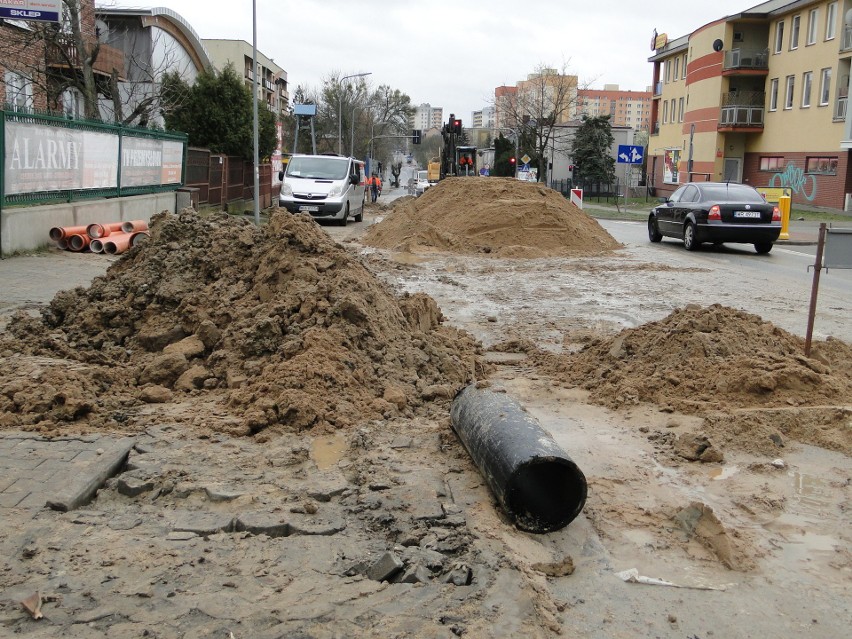 Roboty na ulicy Zbrowskiego w Radomiu przesuwają się do...