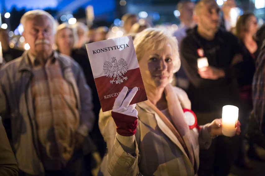 Kraków. "Łańcuch Światła" kolejny raz pod krakowskim sądem [ZDJĘCIA]