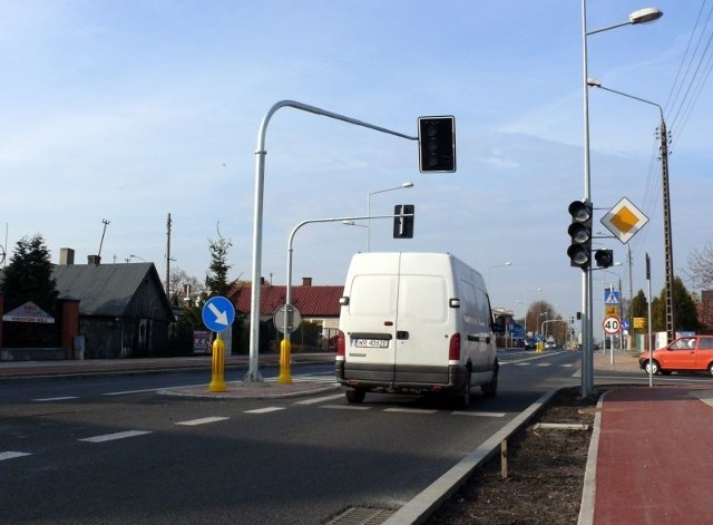 Ulica Słowackiego została dopuszczona do ruchu warunkowo, ponieważ jeszcze nie działają nowe światła przy skrzyżowaniach z ulicami Idalińską i Malenicką.