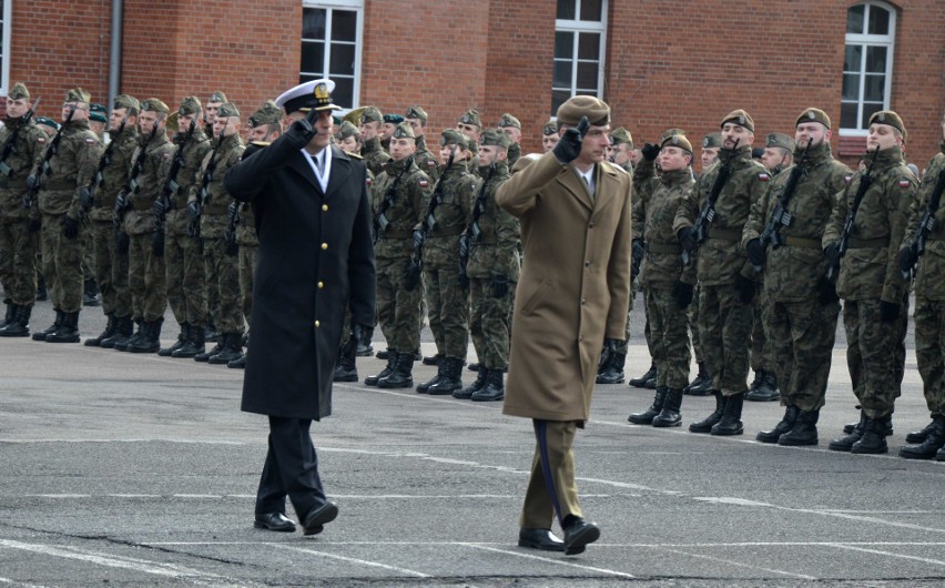 Blisko stu kolejnych ochotników złożyło w niedzielę (24...