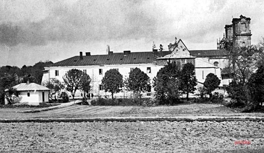 1916 , Zespół klasztorny, na pierwszym planie seminarium.
