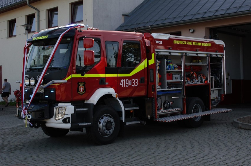 Nowy wóz strażacki, który trafił do OSP Nagłowice to Volvo...