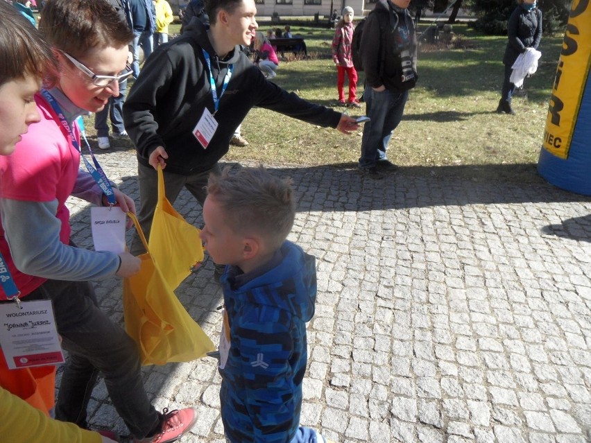 Bieg Polki dla Polki w Żywcu. Promowali profilaktykę badań i zbierali pieniądze [ZDJĘCIA+WIDEO] 