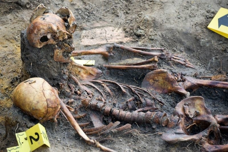 Areszt Śledczy. Prace ekshumacyjne trwają. Archeolodzy wykopali ludzkie szkielety (zdjęcia)