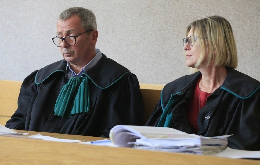 Oskarżonej lekarki broniło w sądzie dwoje adwokatów:...
