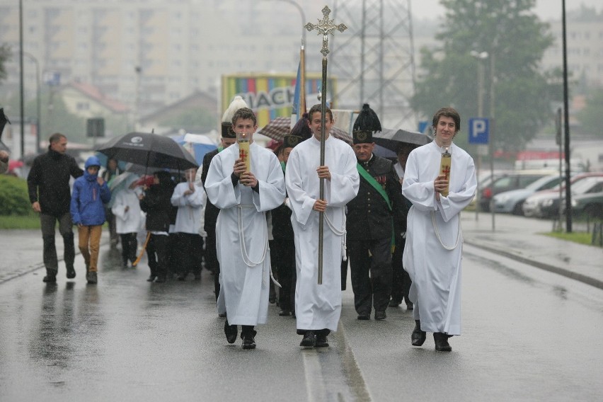 Boże Ciało 2013 w Katowicach na osiedlu Tysiąclecia