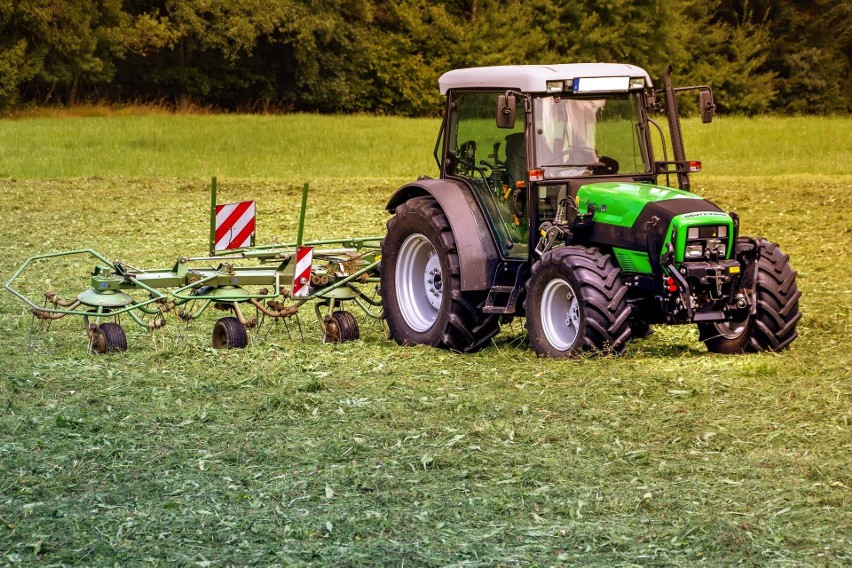 Ciągnik rolniczy DEUTZ-FAHR Agrofarm 430 Profiline z 2011 r....