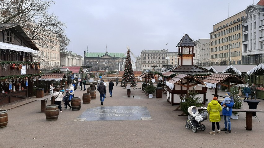 Na placu Wolności w Poznaniu przez 7 dni w tygodniu amatorzy...