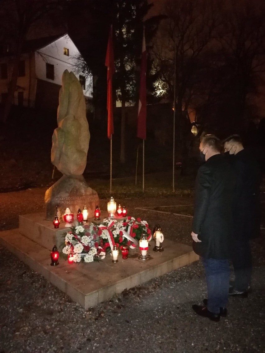 Sandomierskie obchody 39. rocznicy wprowadzenia stanu wojennego. Msza i znicze