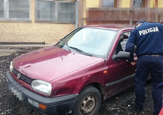 Samochód został skradziony z osiedlowego parkingu w Grodkowie.