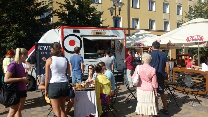 Tychy: na placu Baczyńskiego trwa pierwszy Tyski Festiwal Smaków ZDJĘCIA