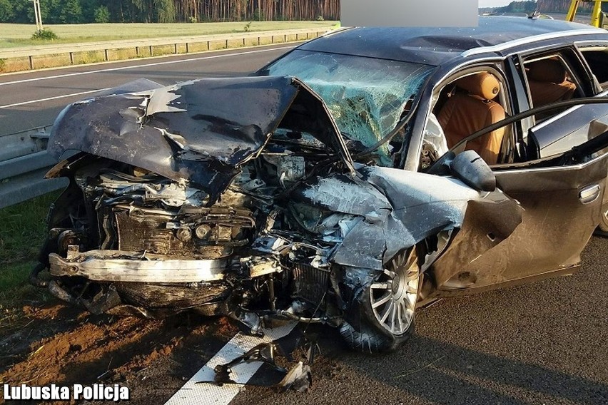 Pijany mężczyzna, z sądowym zakazem prowadzenia pojazdów,...