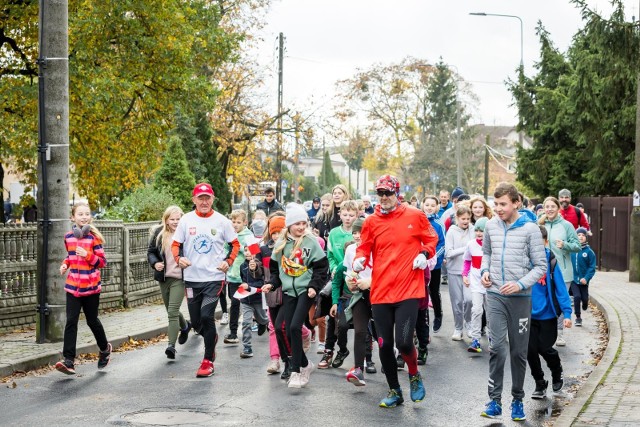 W sobotę 4 listopada stowarzyszenie "Razem Dla Fordonu" zorganizowało kolejną edycję biegu dla dzieci z okazji Dnia Niepodległości. Inicjatorem imprezy jest znany bydgoski ultramaratończyk Andrzej Urbaniak.