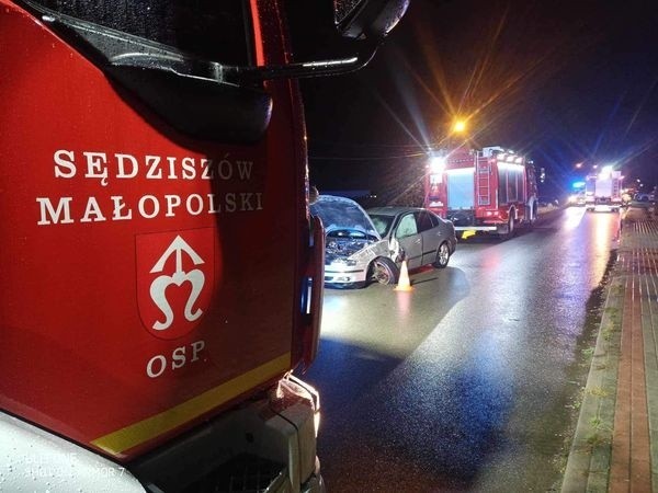 Wypadek w Sędziszowie Małopolskim. Jedna osoba trafiła do szpitala [ZDJĘCIA]