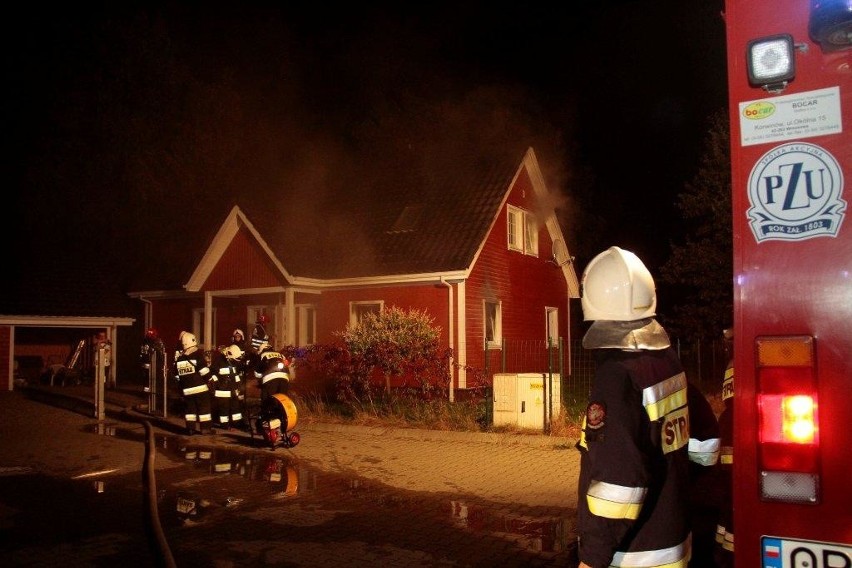 Nocny pożar domu w Osinach