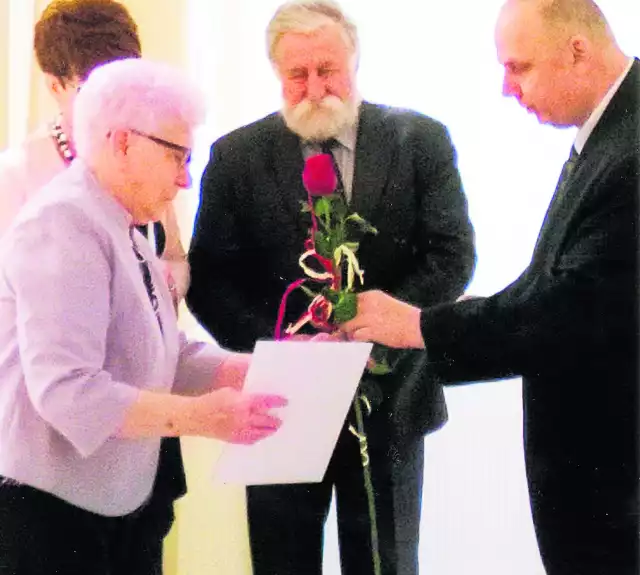 Z okazji 50. rocznicy założenia KGW w Stodólnie, Henryka Olkiewicz, jako szefowa odebrała wiele życzeń i gratulacji