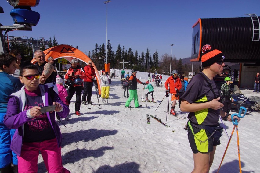 Beskid Sport Arena w Szczyrku: W bikini na stoku. Niezwykłe zakończenie sezonu narciarskiego ZDJĘCIA