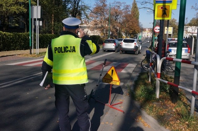 Chłopcy wbiegli wprost pod auto. Na szczęści nie odnieśli poważnych obrażeń