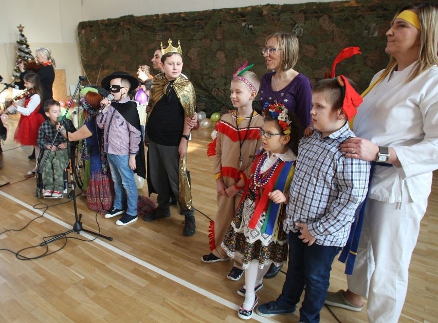 Wspaniały bal karnawałowy dzieci z autyzmem w Kielcach (ZDJĘCIA)