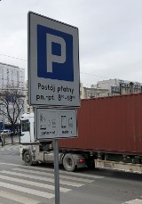 Strefy płatnego parkowania. Powinny być obecnie płatne czy nie?