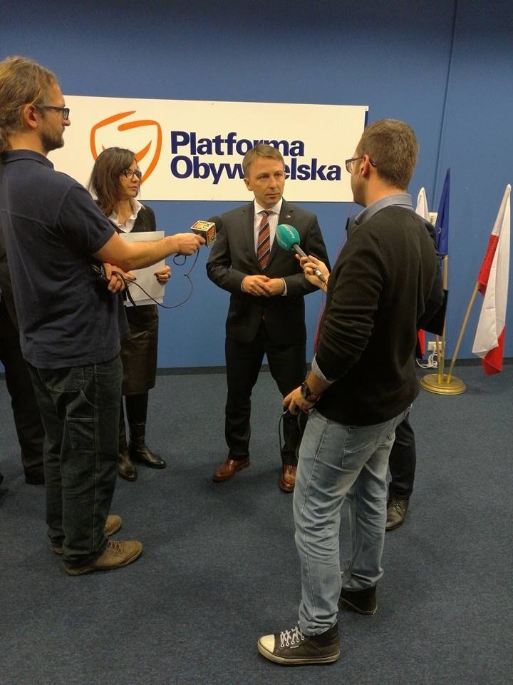 Politycy opozycji sprzeciwiają się reformie edukacji [ZDJĘCIA]