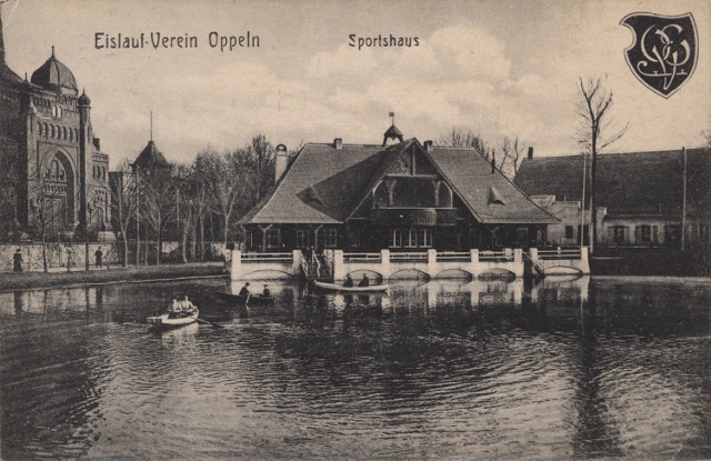 Stawek Zamkowy w Opolu, po którym w latach 20. XX wieku można było pływać łódką. Zachował się tylko Dom Lodowy, stawek stał się fontanną.