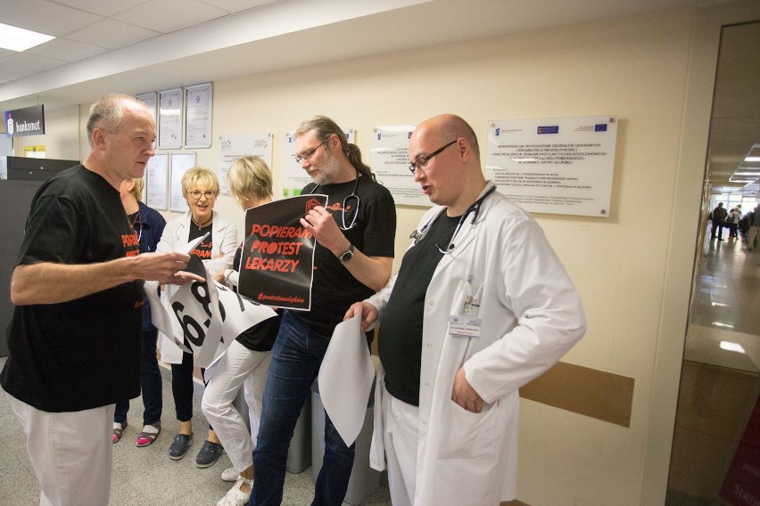 Lekarze ze Słupska popierają akcję rezydentów [zdjęcia, wideo]