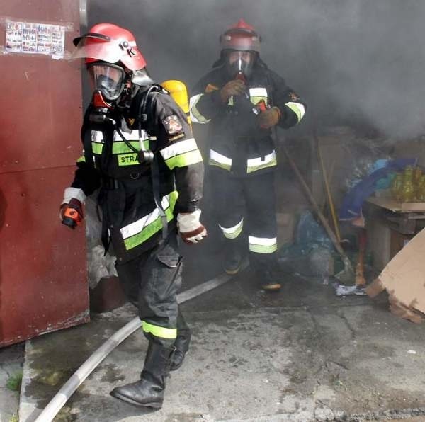 Najczęściej strażacy gaszą pożary, ale można ich zobaczyć nie tylko z sikawkami w dłoniach.