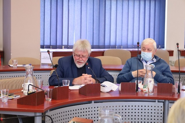 Dyskusję na temat wynagrodzeń pracowników Starostwa Powiatowego w Sępólnie wywołał radny Andrzej Chatłas