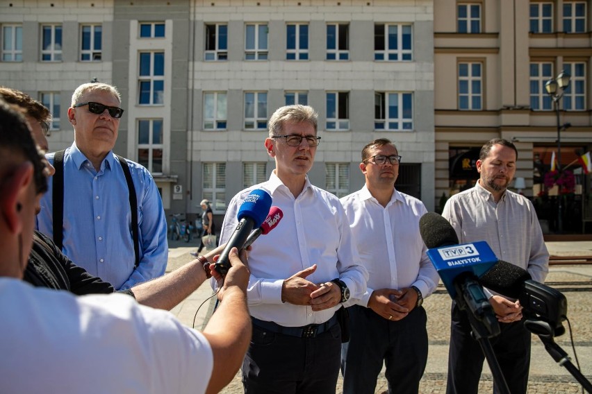 Od lewej:  prof. Oleg Łatyszonek - przewodniczący Centrum...