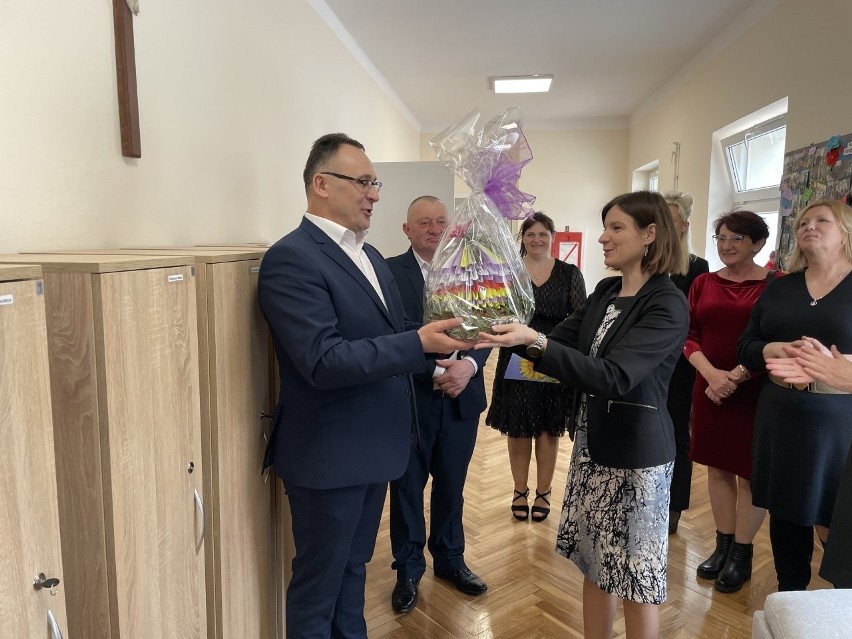 Gmina Przysucha. Dzienny Dom Senior Plus w Ruskim Brodzie już otwarty. Było uroczyste przecięcie wstęgi