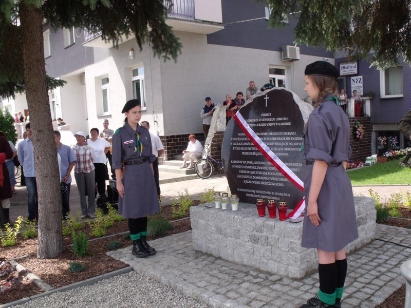 Przy ul. Kościuszki w Kadzidle, na rogu alei jego imienia,...