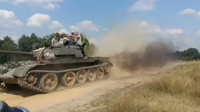 Takie pojazdy wojskowe można oglądać w Opolu-Winowie.