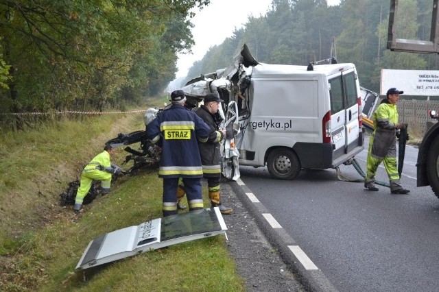 Wypadek pod Ostrowem: Jedna osoba nie żyje