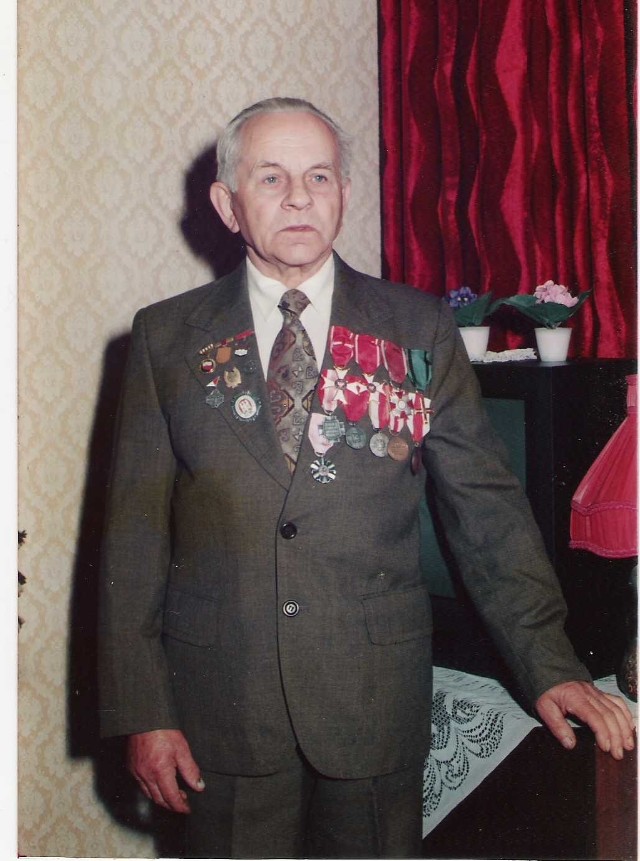 Stanisław Matysiak za swoją działalność został odznaczony wieloma medalami, dostał też awans na porucznika.