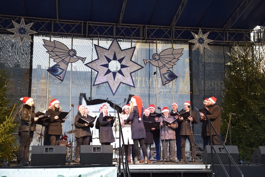Gmina Zielonki promuje się w Krakowie. Muzycy, gawędziarze, śpiewacy na tarach bożonarodzeniowych