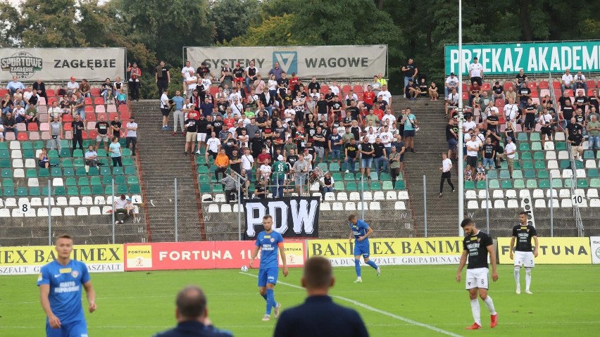 Zobacz kolejne zdjęcia. Przesuwaj zdjęcia w prawo - naciśnij...