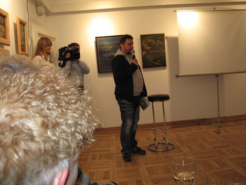 O swoim spektaklu poetyckim mówił Grzegorz Bartos.