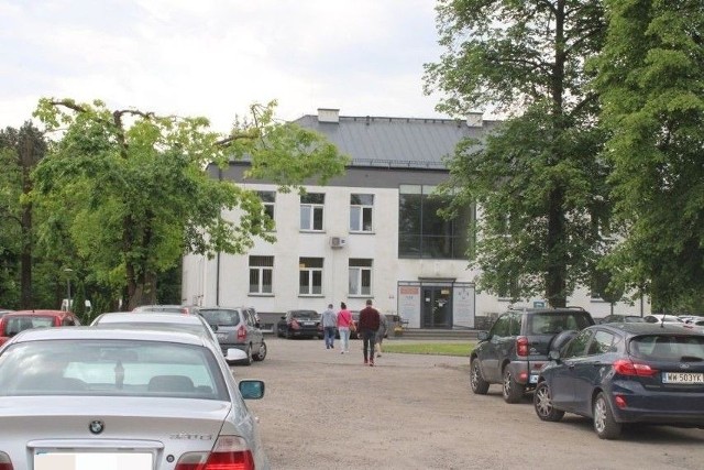 Urząd Gminy i Miasta w Białobrzegach zlecił już przebudowę parkingu od strony ulicy Spacerowej, gmina jest właścicielem tego terenu.