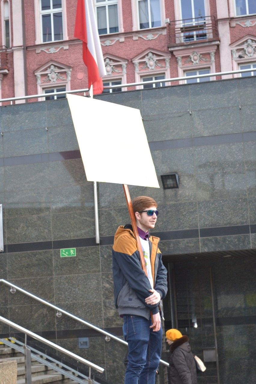 One Billion Rising w Sosnowcu. Taniec przeciw przemocy seksualnej wobec kobiet [FOTO i WIDEO]