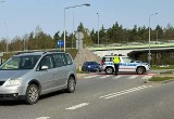 Wypadek na białostockich Dojlidach. Potrącona przez volkswagena na ścieżce 32-letnia rowerzystka trafiła do szpitala