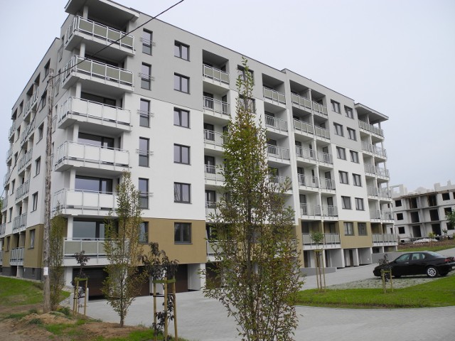 Zmiany w dopłatach MdM sprzyjają popytowi na mieszkania w regionie W 2015 roku w Słupsku i okolicy powstało sporo nowych budynków. Na zdjęciu: blok na osiedlu Na Klifie