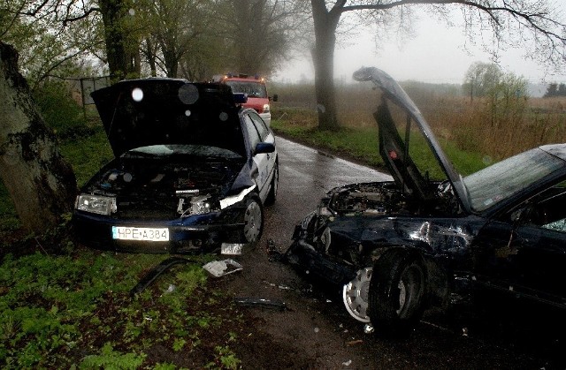 Burmistrz uderzył swoim audi (na pierwszym planie z prawej strony) w policyjną skodę.