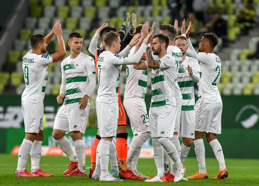 Pogoń Szczecin - Lechia Gdańsk 27.11.2021 r. Znamy skład biało-zielonych! Zaskakujące decyzje Tomasza Kaczmarka. Jeden z liderów na ławce