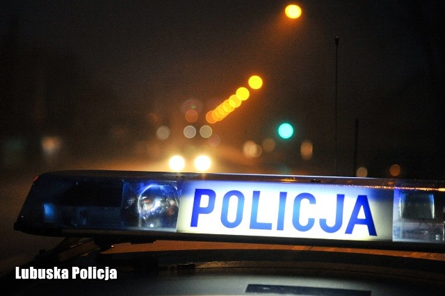 Policjanci z Gubina zatrzymali kierowcę, który wsiadł za kierownicę pod wpływem alkoholu i nie miał prawa jazdy.
