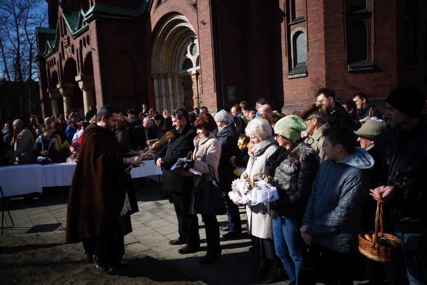 Wielka Sobota 2015: Święcenie pokarmów w katowickich...